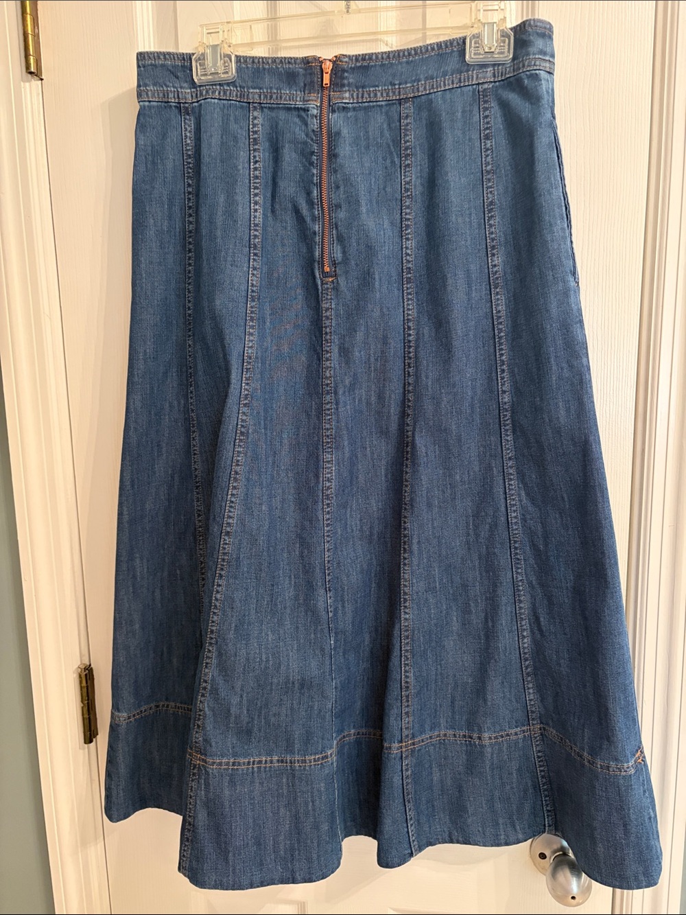 TALBOTS SIZE 8 DENIM FIT & FLARE SKIRT - LA JOLLA WASH - Excellent Condition - Picture 5 of 7